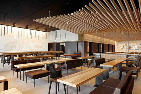 Thiết kế nội thất nhà hàng với lam gỗ trần cá tính