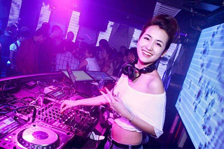 DJ Nonstop Việt mix, Phía sau một cô gái Lyrics,Video Hát cùng ca sỹ