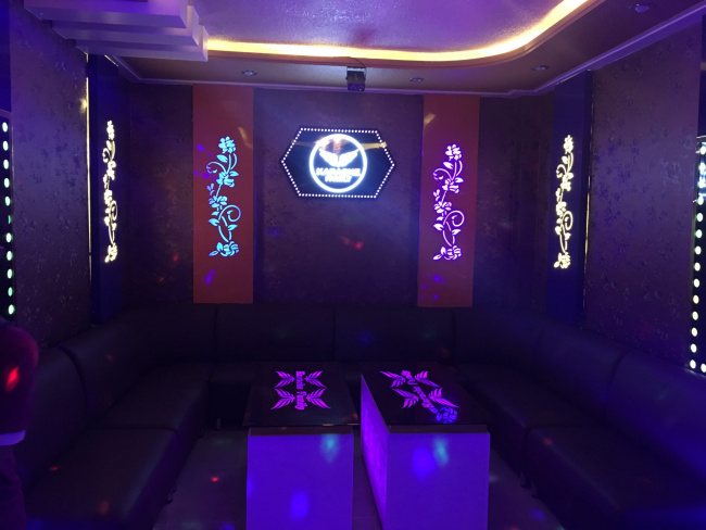 Top quán karaoke thiết kế đẹp âm thanh ánh sáng hay tại Bảo Lộc 5 5. Karaoke Family