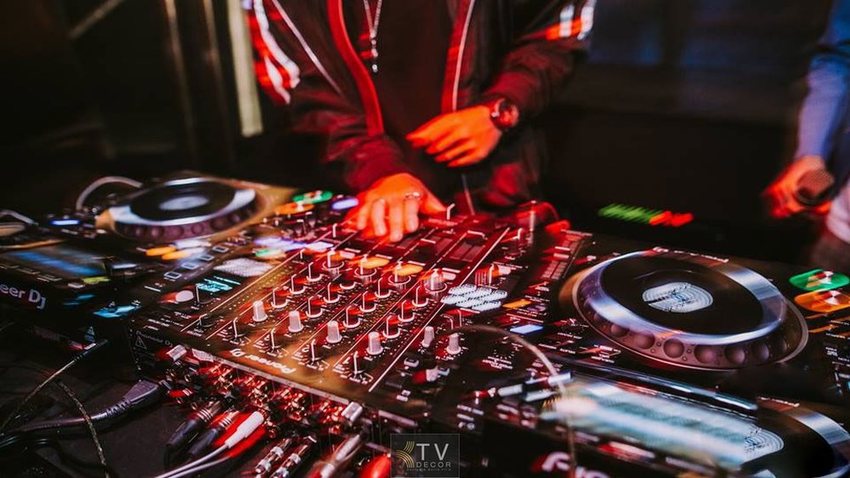 Trải nghiệm thực tế quán Cafe DJ – Không gian âm nhạc sôi động 2