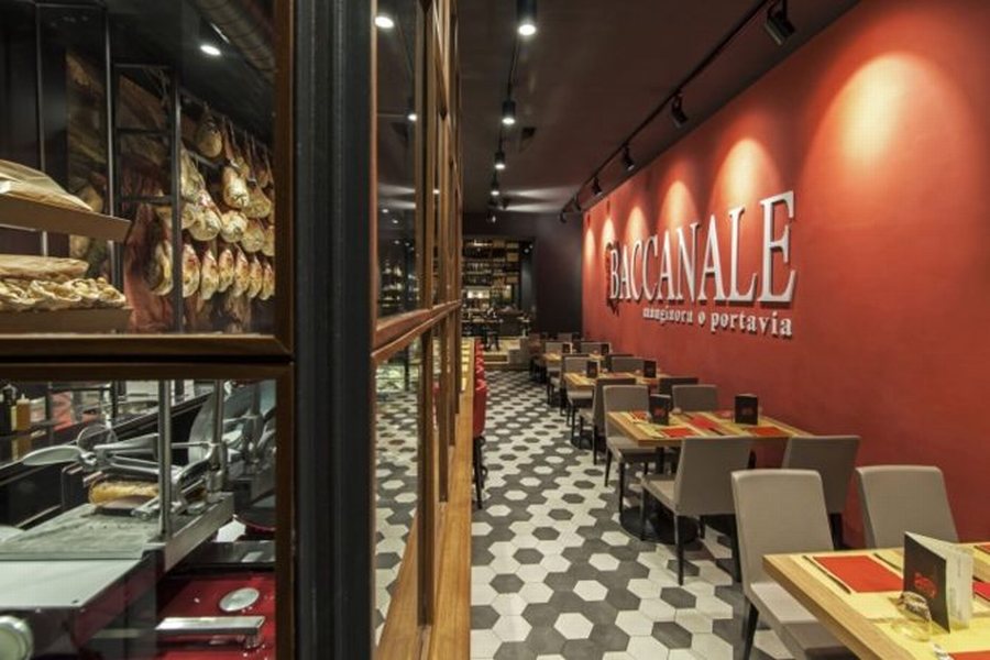 Kệ rượu vang cao tầng trong thiết kế nhà hàng Italian Urban  Thiết kế nội thất nhà hàng hiện đại sang trọng phong cách Ý 