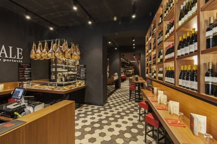Thiết kế quầy bar rượu phong cách Italian Modern Urban  Sàn gỗ tự nhiên trong thiết kế nhà hàng phong cách Ý  Nhà hàng sang trọng với bàn ghế gỗ và ánh sáng hiện đại  Không gian nhà hàng phong cách Italian Urban hiện đại  Trang trí nội thất nhà hàng phong cách Ý ấn tượng 