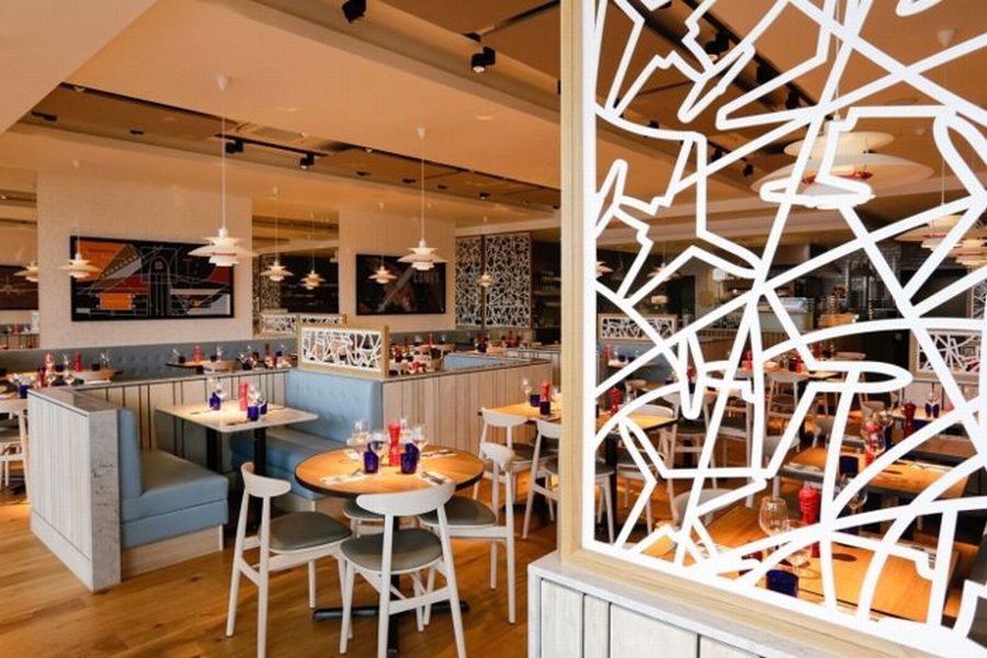 Nội thất nhà hàng ăn nhanh phong cách hiện đại tối giản Không gian mở nhà hàng Pizza Express thoáng rộng nhiều ánh sáng