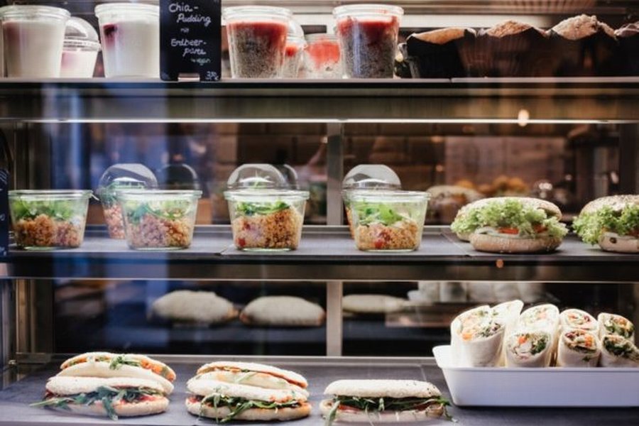 Thiết kế nội thất nhà hàng café hiện đại bàn ghế sắp xếp khoa học