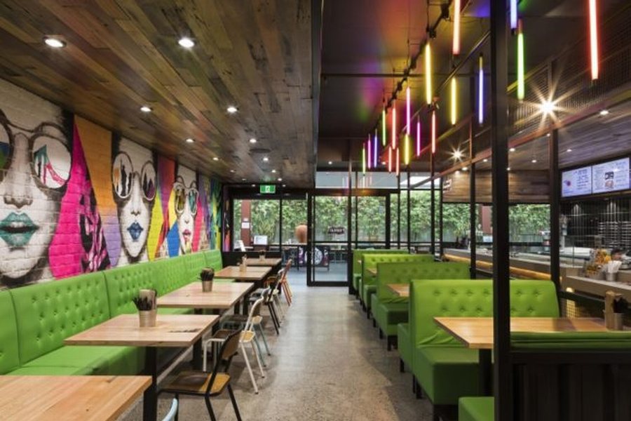 Ý Tưởng Thiết Kế Quán Pizza Đậm Chất Urban – Nổi Bật Với Màu Sắc Graffiti 2