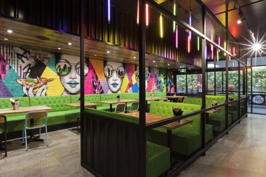 Ý Tưởng Thiết Kế Quán Pizza Đậm Chất Urban – Nổi Bật Với Màu Sắc Graffiti 6