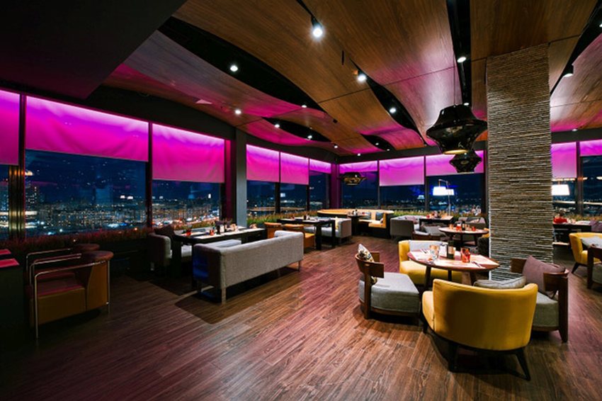 Thi công nội thất nhà hàng rooftop ngoài trời 