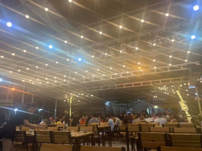 Không gian Quán nhậu khung thép phù hợp gia đình Thiết kế Nhà hàng Quán nhậu khung thép đơn giản đẹp Thi công Nhà hàng Quán nhậu khung thép linh hoạt