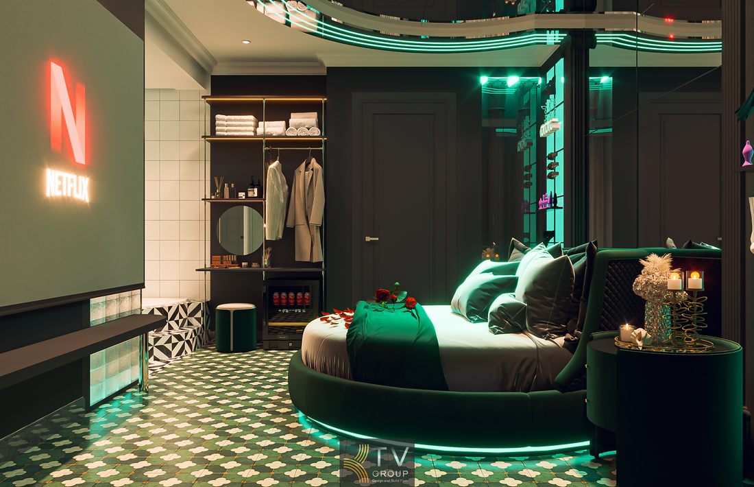 Thiết kế thi công phòng khách sạn kết hợp giải trí với màn hình lớn, ánh sáng xanh và giường cong, tạo không gian trải nghiệm hiện đại, phù hợp mô hình kinh doanh hiệu quả cao.