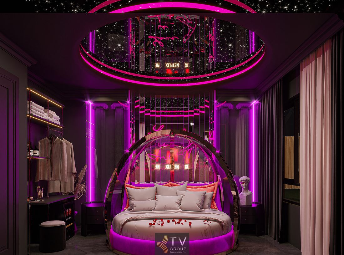 Phòng khách sạn neon với giường vòm kính và ánh sáng LED