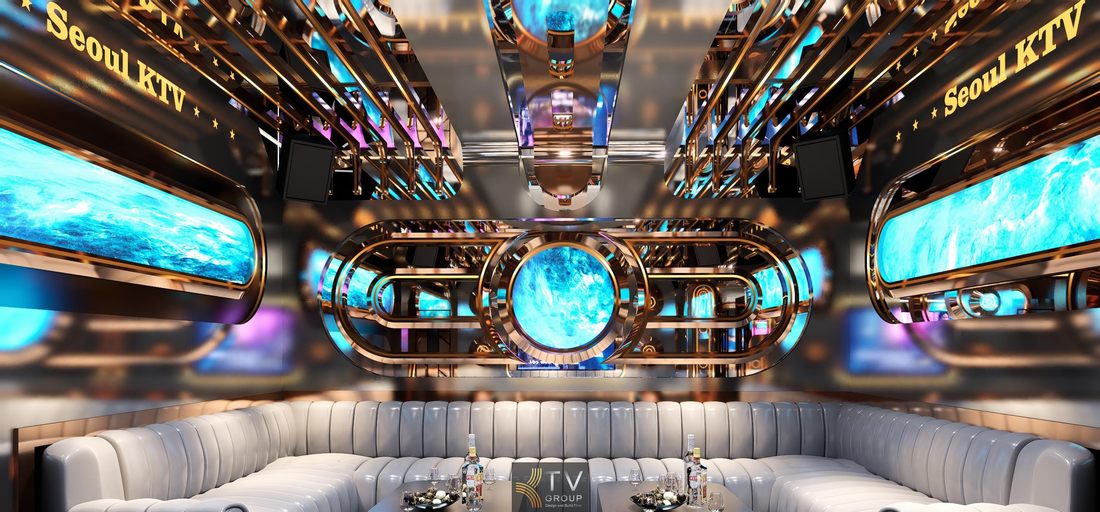 Thiết kế phòng karaoke KTV tại Tây Ninh với sofa cong sang trọng, màn hình LED trung tâm và hệ khung kim loại ánh kim, tạo không gian giải trí hiện đại và trải nghiệm âm nhạc ấn tượng. 