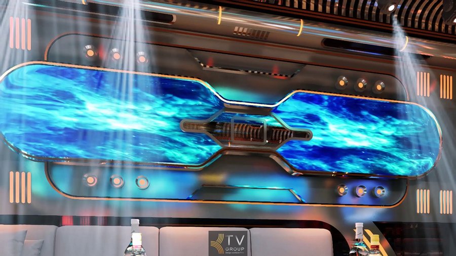 Không gian phòng karaoke KTV phong cách Futuristic tại Đà Lạt với ánh sáng động, tường công nghệ cao, thiết kế hiện đại, giải pháp tối ưu cho mô hình karaoke kinh doanh chuyên nghiệp. 