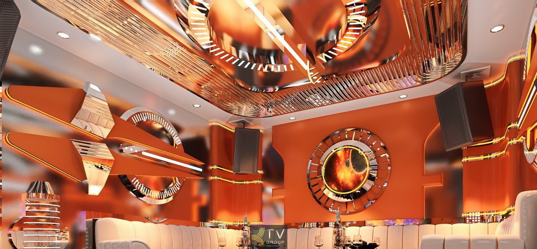 Thiết kế phòng karaoke futuristic luxury với trần kim loại ánh kim, tông cam nổi bật, ánh sáng LED hiện đại và nội thất sofa sáng màu tạo không gian KTV sang trọng.