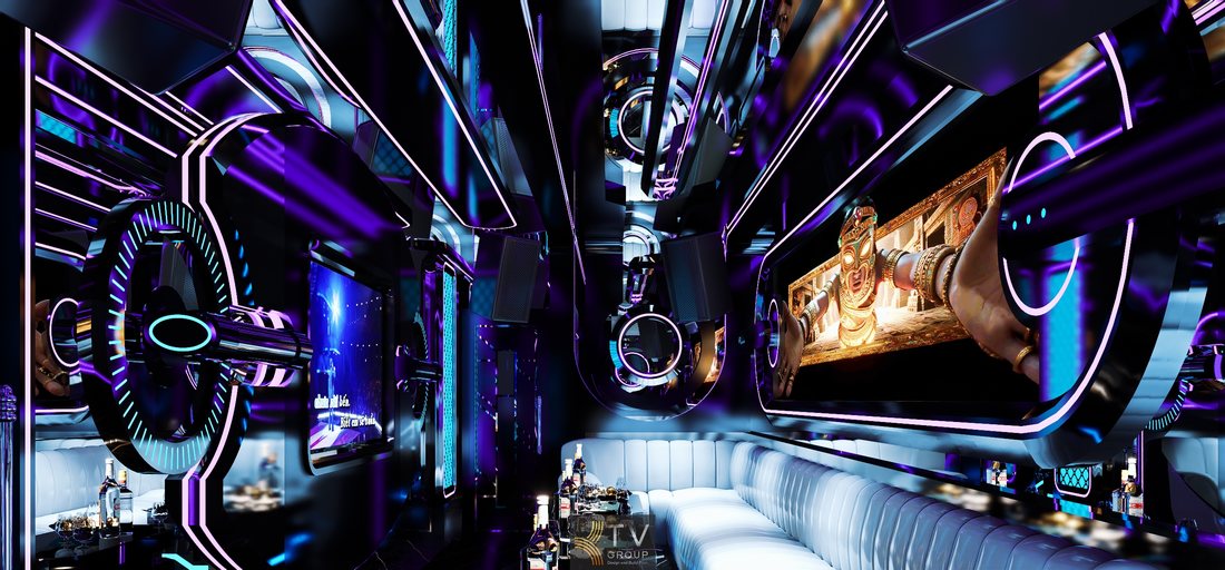 Không gian phòng karaoke KTV phong cách Cyber Tech Neon sử dụng ánh sáng LED nổi bật, tường trang trí công nghệ và sofa dài hiện đại tạo trải nghiệm giải trí ấn tượng cho quán karaoke kinh doanh tại Sóc Trăng 