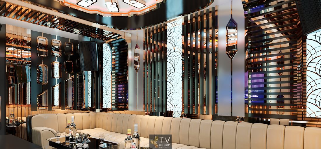 Thiết kế phòng karaoke hiện đại với ánh sáng LED nghệ thuật, tường trang trí kim loại và nội thất sofa dài sang trọng tạo điểm nhấn nổi bật cho quán karaoke KTV tại Cà Mau. 
