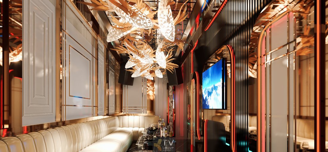 Thiết kế karaoke hiện đại với trần đèn trang trí nghệ thuật, hệ vòm tường ánh kim sang trọng và sofa dài tạo không gian giải trí thoải mái cho phòng karaoke VIP.