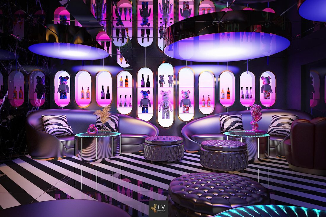 Mẫu sảnh karaoke đẹp với sofa cong mềm mại, bàn kính phản chiếu ánh sáng và hệ LED hiện đại phù hợp quán karaoke tại TP.HCM.