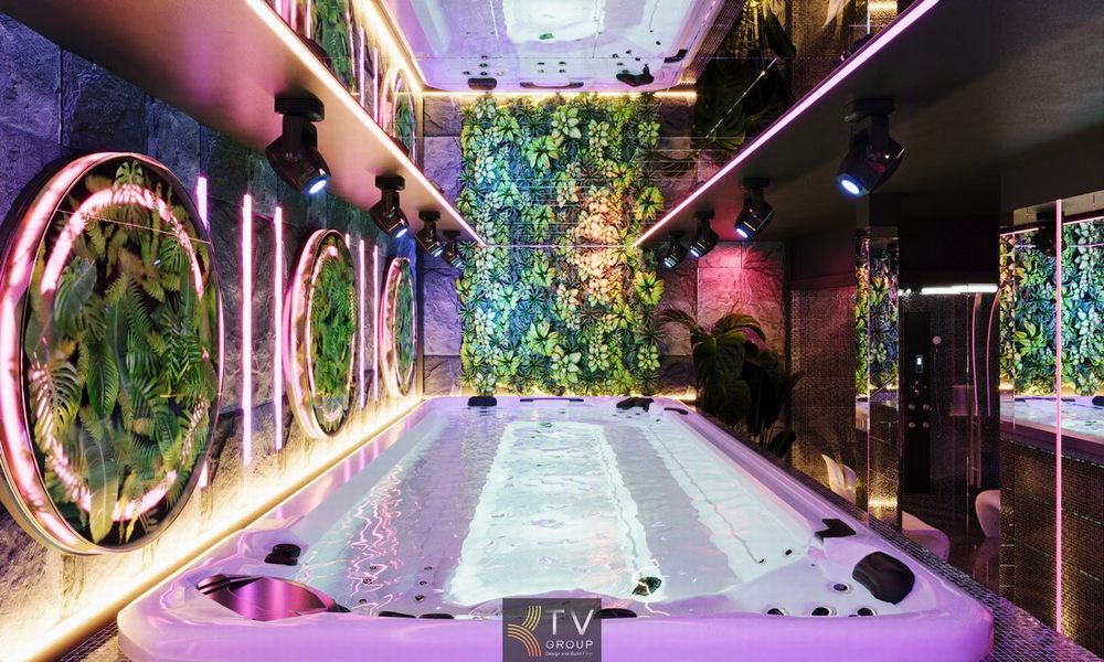 Không gian phòng spa karaoke cao cấp với giường tròn trung tâm, hệ thống đèn LED dọc trần và vật liệu da cao cấp tạo nên phong cách thiết kế hiện đại và sang trọng tại KTV GROUP