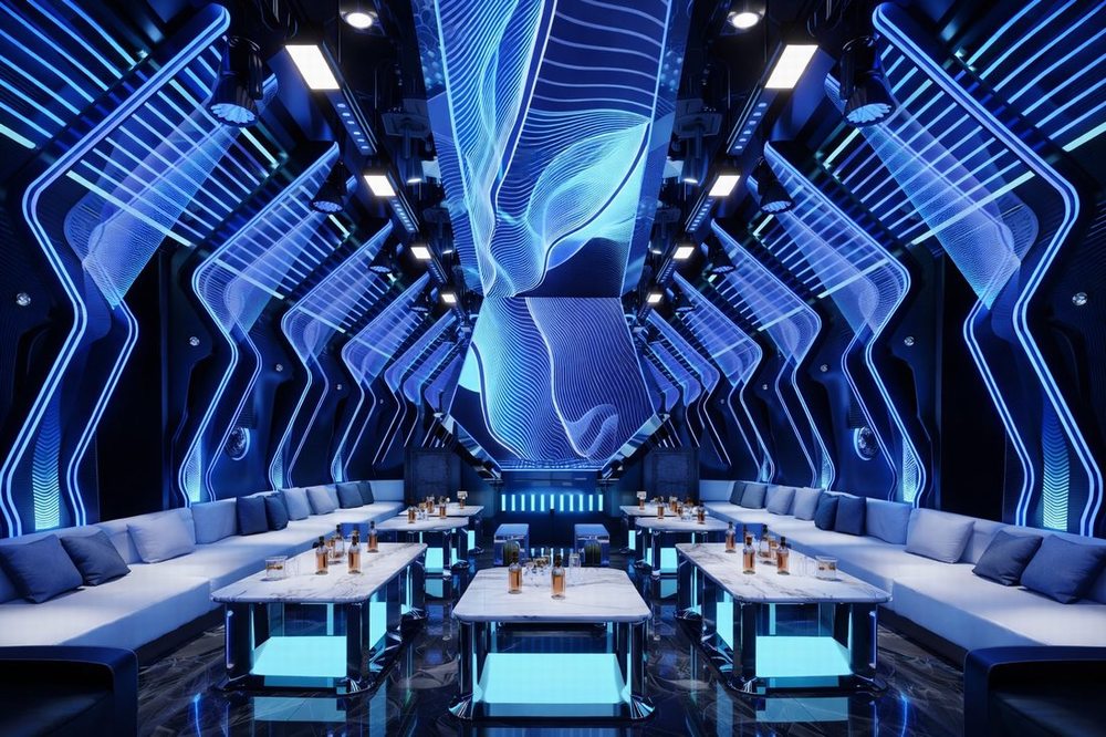 Nội thất phòng karaoke hiện đại với tường trang trí 3D, ánh sáng LED nghệ thuật và bố cục không gian sang trọng. 