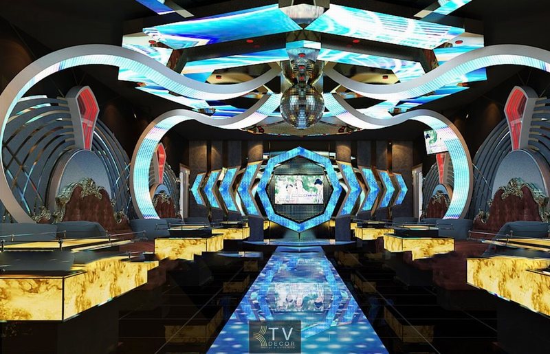 Điểm nhấn: Quả cầu disco kết hợp hệ thống đèn chạy vòm trần, tạo hiệu ứng chuyển động đầy năng lượng.