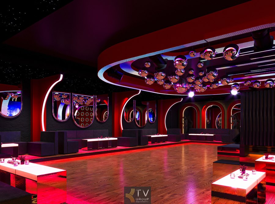 Hệ thống trần trang trí bóng inox phản chiếu ánh sáng giúp tăng sự sang trọng cho phòng trà khiêu vũ hát live