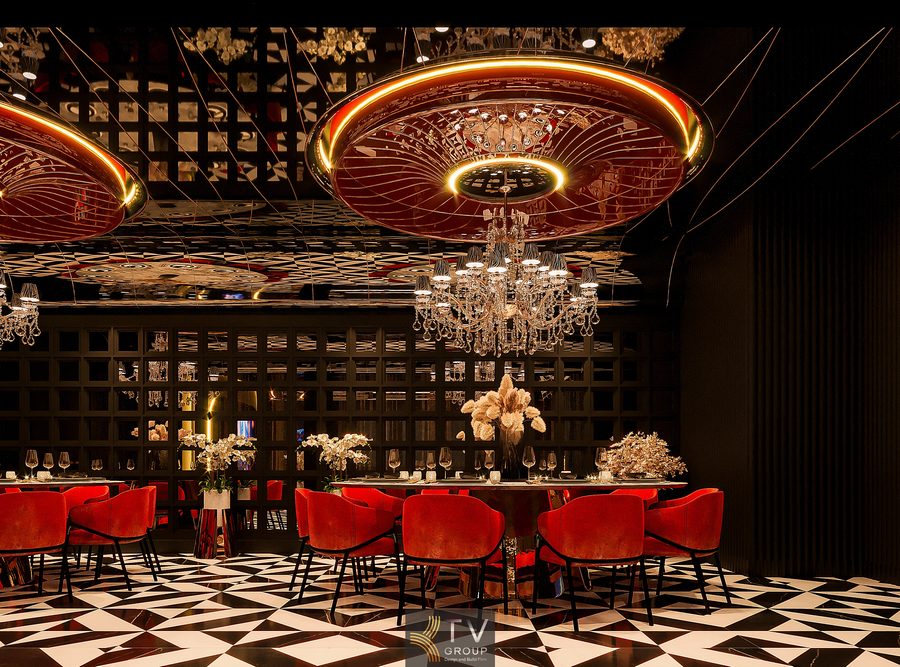 Thiết kế phòng VIP đèn pha lê tạo điểm nhấn ấn tượng Decor phòng VIP nhà hàng với hoa trang trí và bàn tròn sang trọng