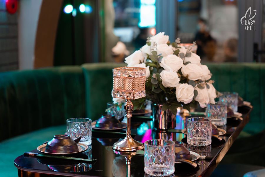 Không gian nhà hàng lounge bar hiện đại với bố cục hợp lý, ánh sáng nổi bật giúp tăng giá trị thương hiệu và khả năng cạnh tranh trên thị trường.