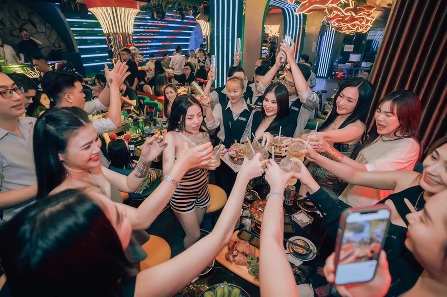 Bố trí khu phục vụ hợp lý giúp nâng cao hiệu quả vận hành trong nhà hàng lounge hiện đạ 