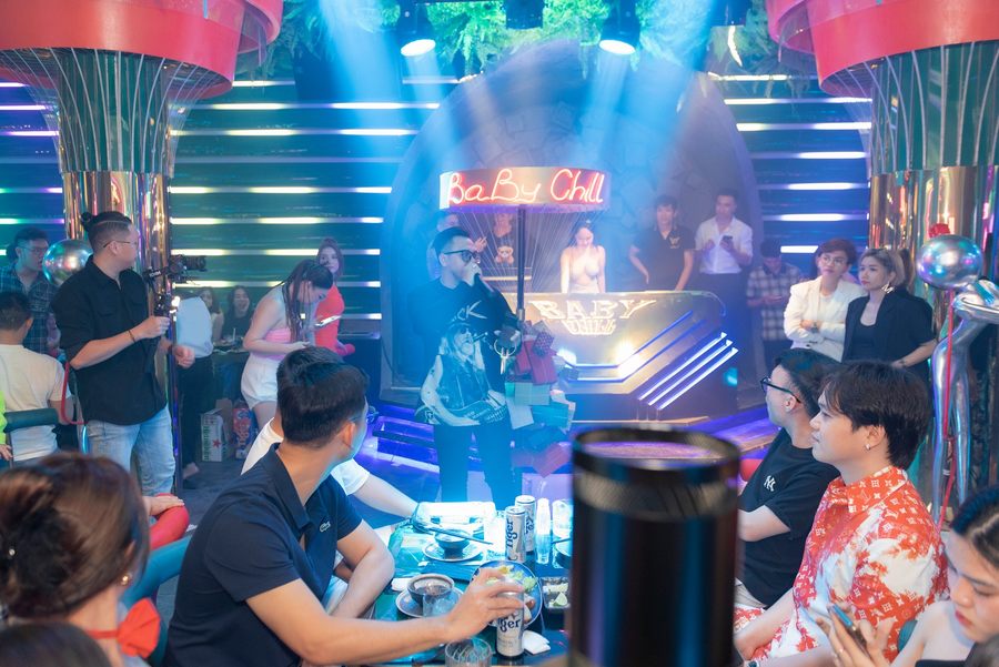 Khám phá mô hình nhà hàng lounge bar với thiết kế ánh sáng nghệ thuật, không gian sôi động, tối ưu trải nghiệm khách hàng và nâng cao hiệu quả kinh doanh tại TP.HCM. 