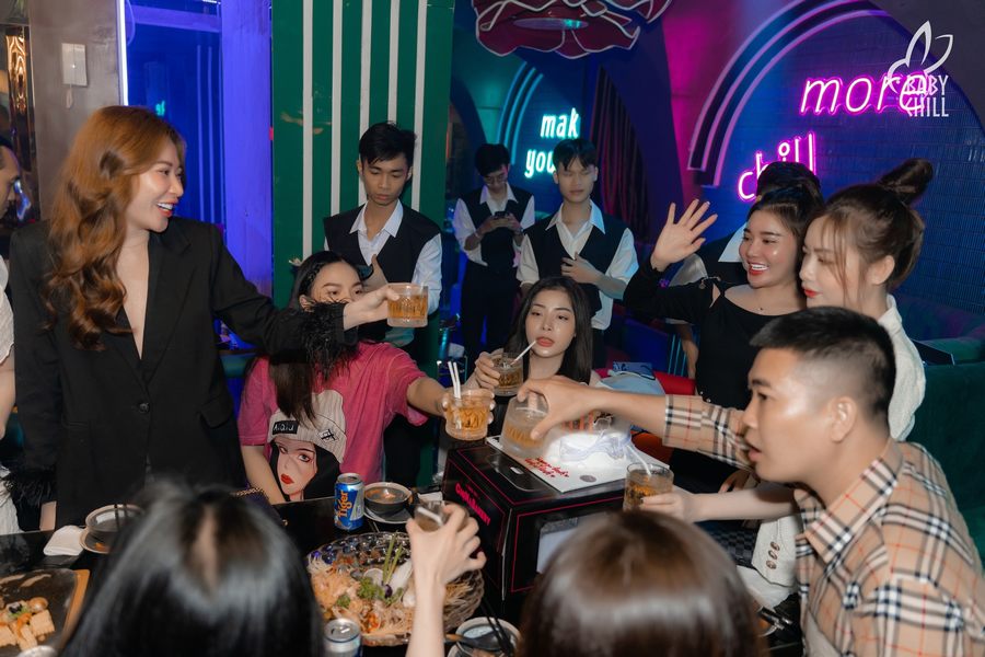 Góc Kinh Doanh Đẹp: Thiết kế nhà hàng Lounge Bar kết hợp giải trí hiện đại tại TP.HCM