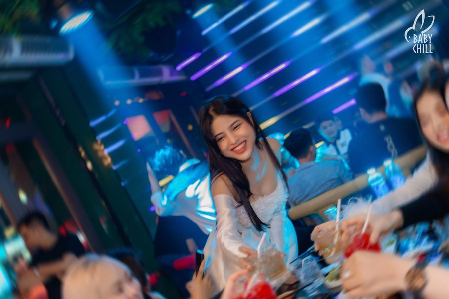 Góc Kinh Doanh Đẹp: Thiết kế Lounge Bar nhà hàng giải trí thu hút khách đô thị TP.HCM