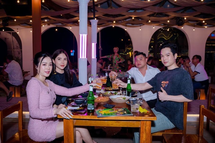 Tổng thể không gian beer garden thể hiện mô hình kinh doanh F&B thu hút và linh hoạt 333