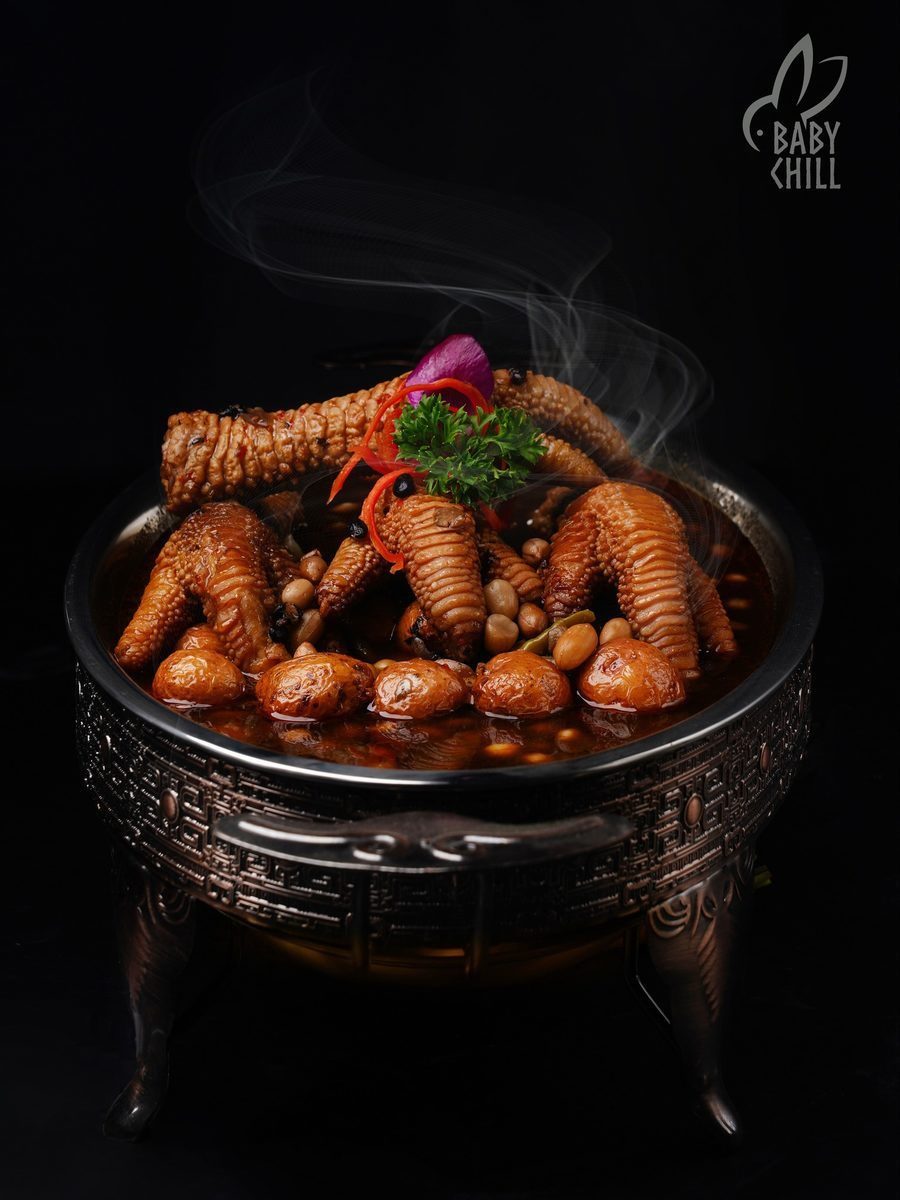 Món ăn được chế biến kỹ lưỡng, giữ trọn hương vị và hình thức đẹp Đĩa món ăn đa dạng, phù hợp nhóm khách tụ họp bạn bè