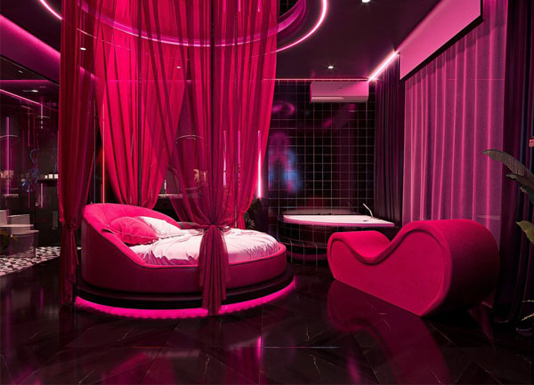 Thiết kế thi công phòng khách sạn phong cách Neon Velvet