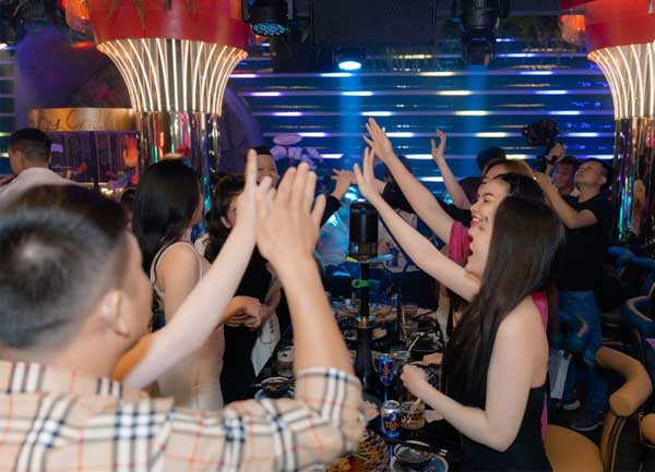 Thi công Mô hình nhà hàng Lounge Bar hút khách tại TP.HCM