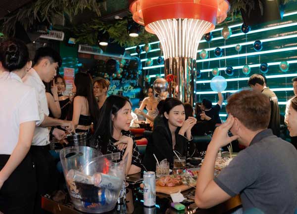 Thiết kế nhà hàng lounge bar đẹp trải nghiệm sôi độn tại TPHCM