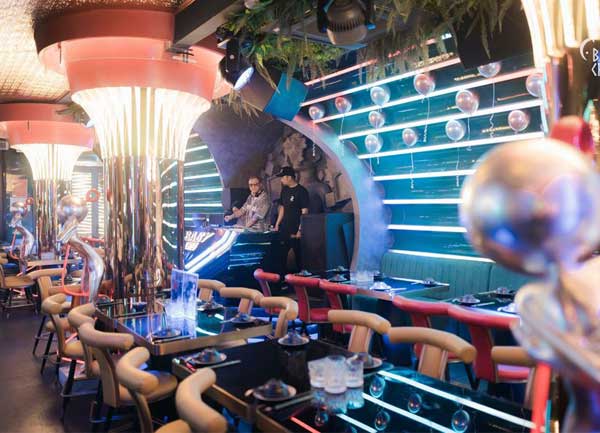 Thiết kế nhà hàng lounge bar đẹp sôi động tại TP.HCM