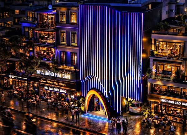 Thiết kế thi công karaoke KTV mặt tiền phong cách hiện đại nổi bật