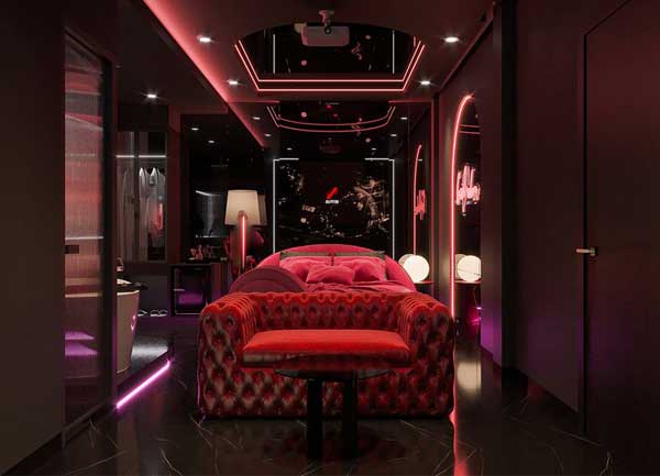 Thiết kế phòng khách sạn chủ đề tình yêu phong cách Romantic Neon Suite